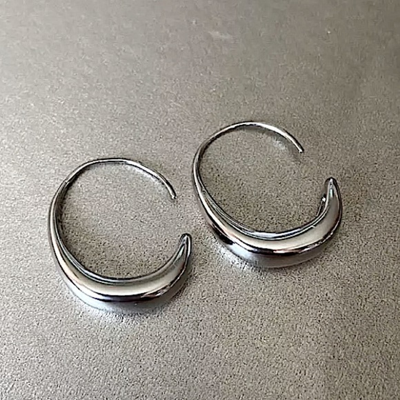 STERLING SILVER HOOP MINIMALIST EARRINGS - Picture 7 of 9